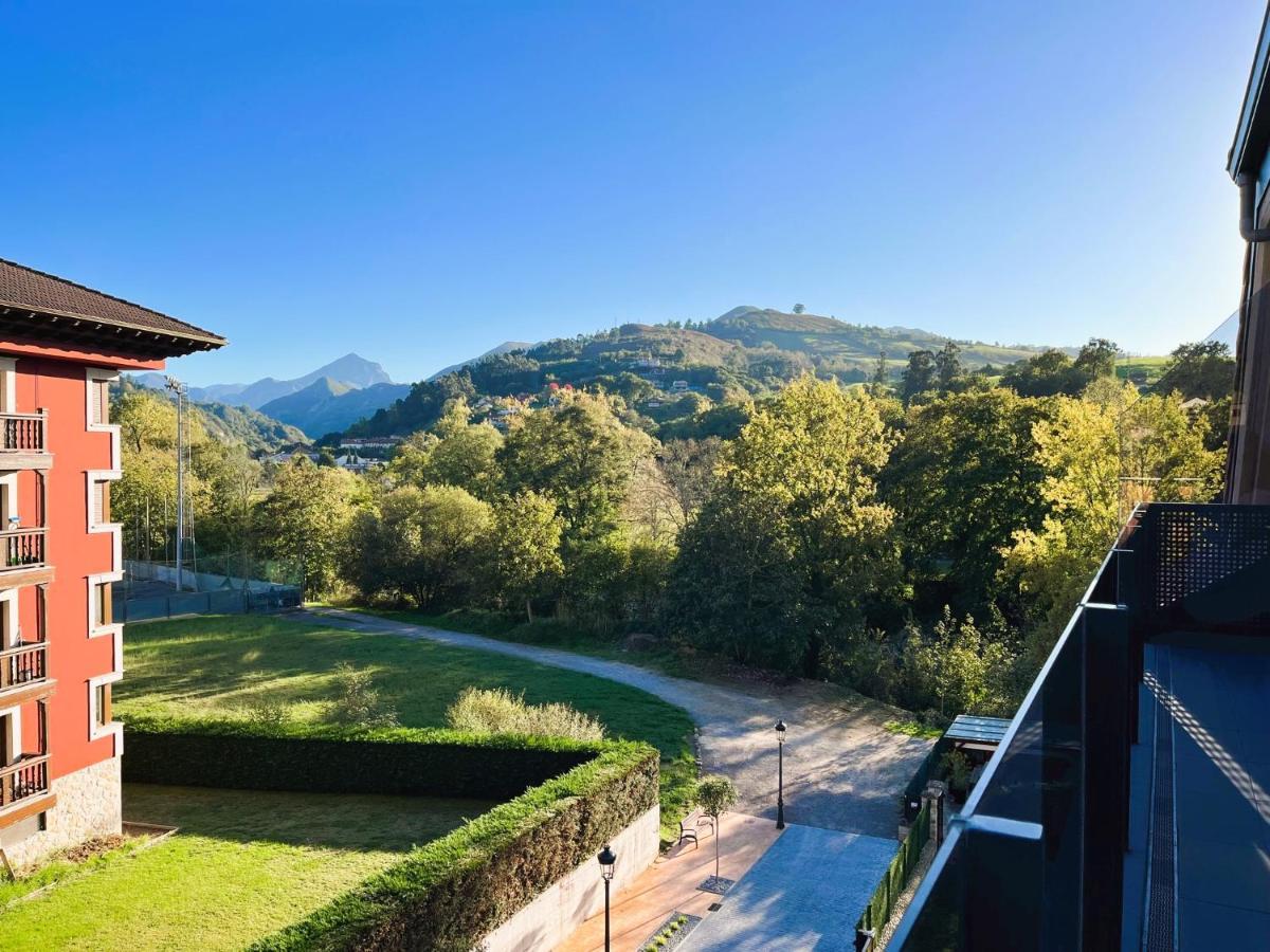 Cangas De Onis A Orillas Del Rio Sella Esterno foto