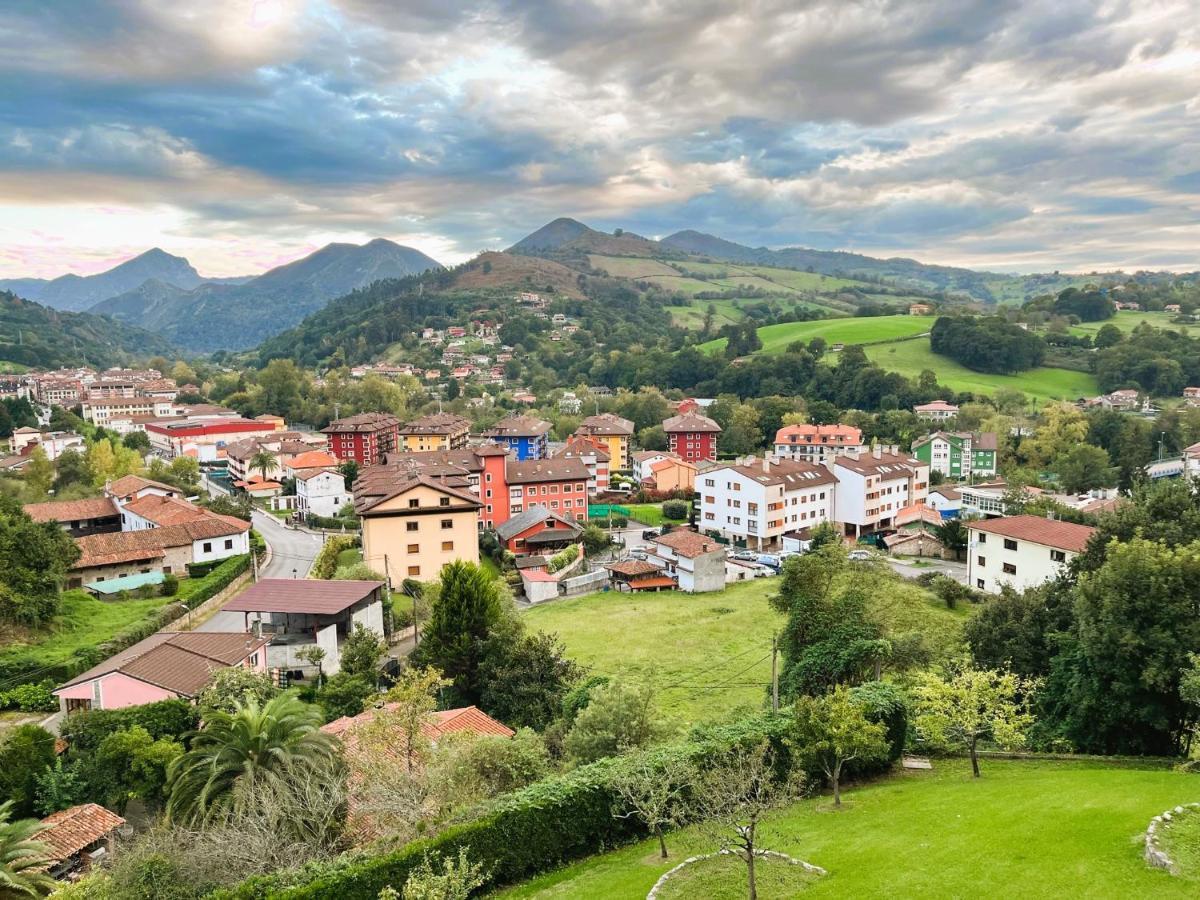 Cangas De Onis A Orillas Del Rio Sella Esterno foto
