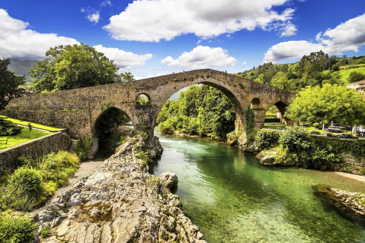Cangas De Onis A Orillas Del Rio Sella Esterno foto
